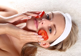 The Perks Of Using Tomatoes On Your Face