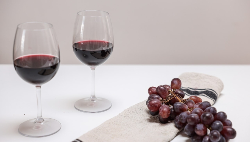 Top 9 Benefits of Drinking Red Wine